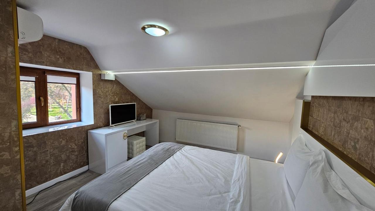 Bed and Breakfast Colt De Rai Resita Exterior foto